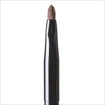 Lines the eyes, blends and softens-out colors. Great for powder/creme shadows and creme liner application.
